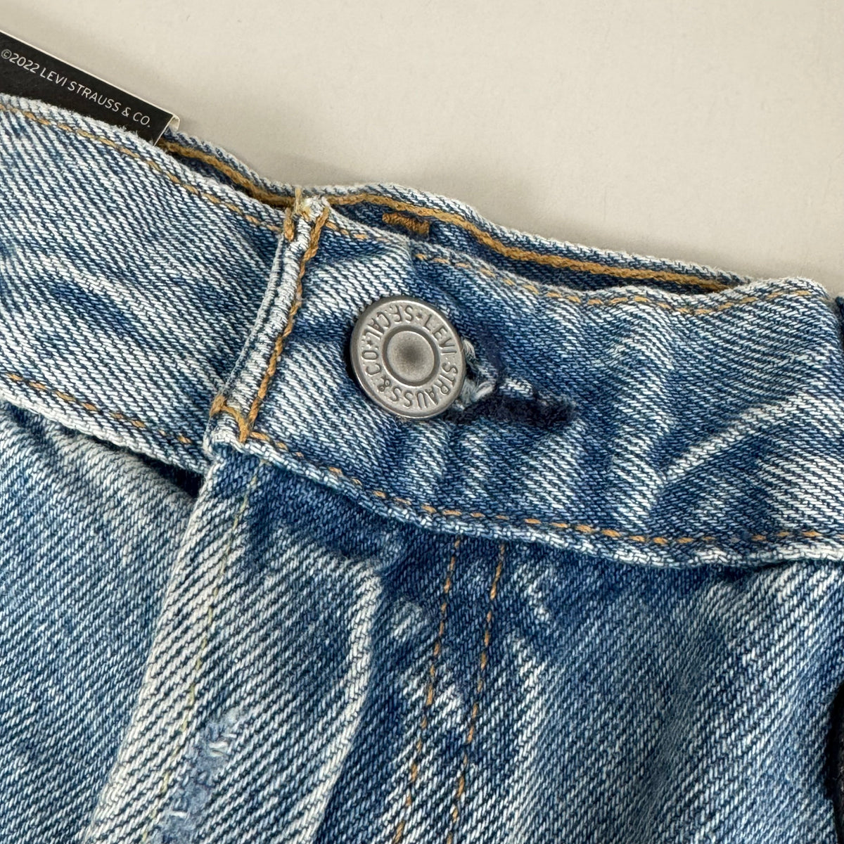 LEVIS 501 Original Fit High Rise Shorts Women's Sz 33 Vague Finish Medium Wash
